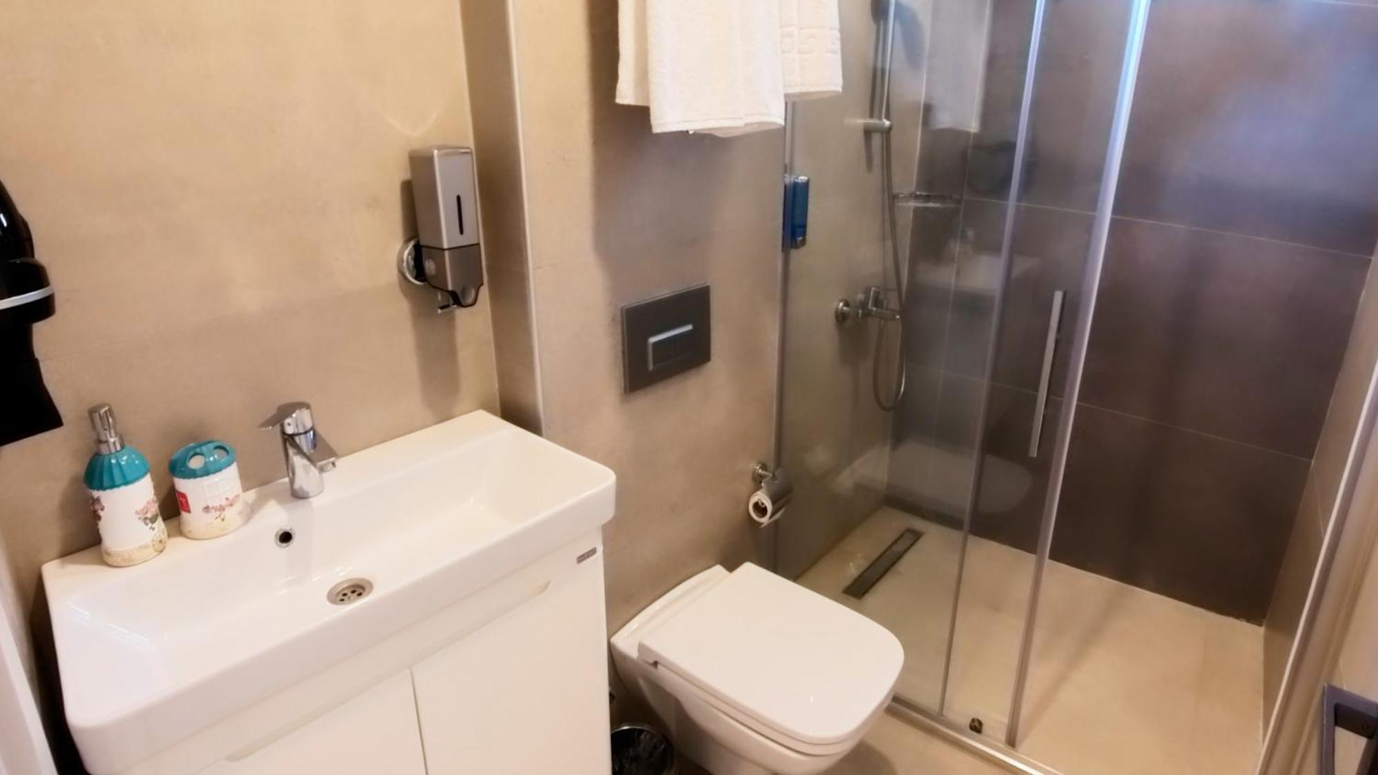 Hotel Derin 2*